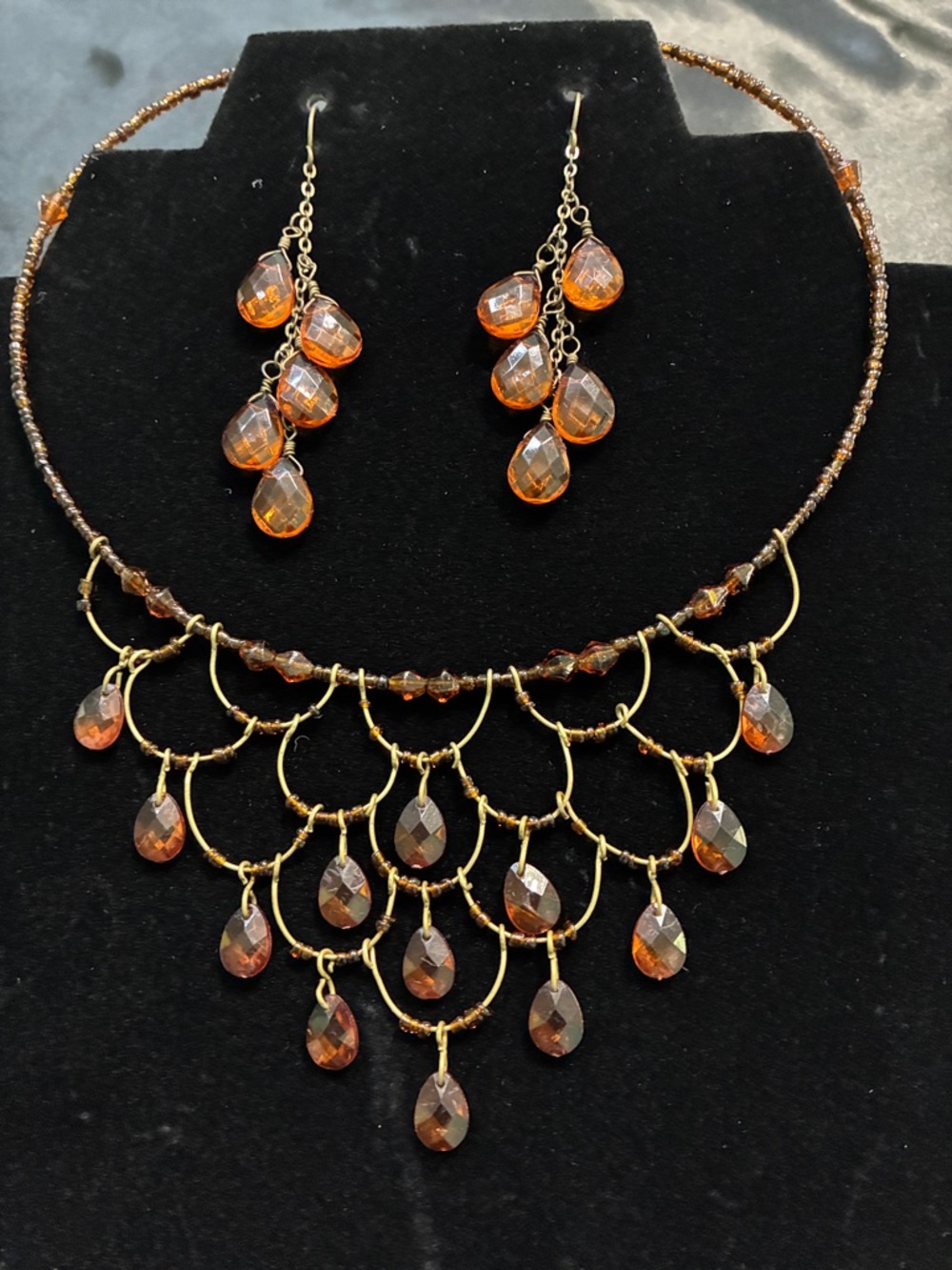 Elegant Amber Teardrop Necklace and Earring Set